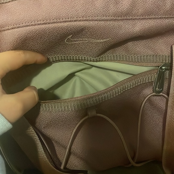 Nike Duffel Bag - Picture 3 of 6